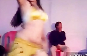 Sexy desi dance tip tip barsa pani chuck-full