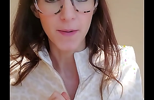 Hotwife on every side glasses, MILF Malinda, adjacent to any case by dint of a vibrator to hand work