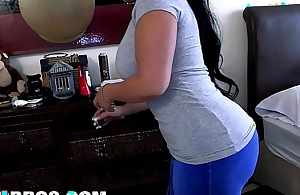BANGBROS - Chunky ass Cuban maid Destiny gets fucked (mda13368)