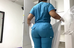 Paciente culona aceitada grabada en consultorio